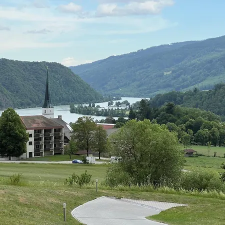 Appartement Gemuetliche Mit Blick Auf Donau