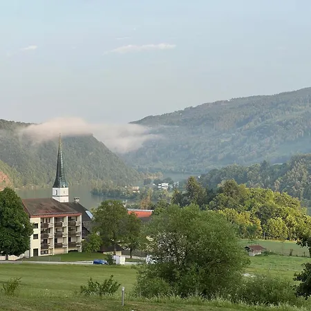 Gemuetliche Mit Blick Auf Donau *